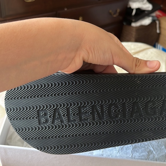 Balenciaga pool slides😻 - Picture 7 of 8